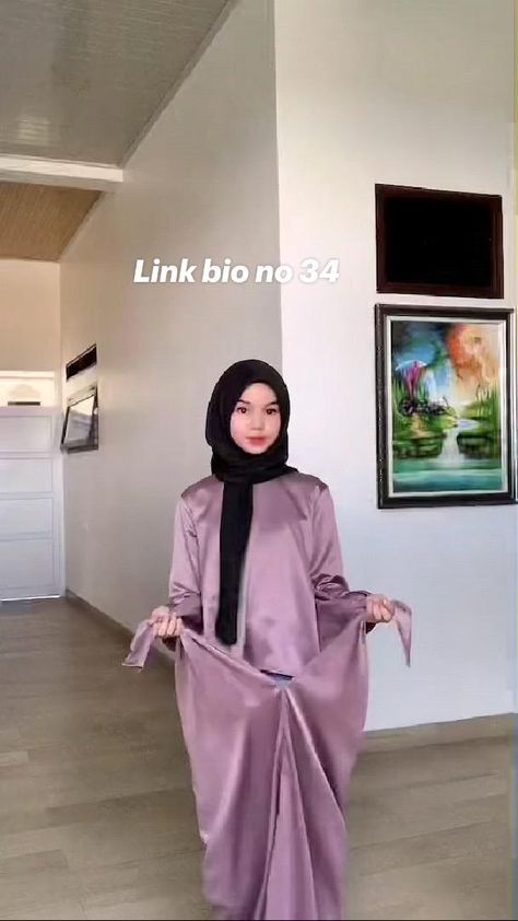 Model Rok Lilit, Pola Rok Lilit, Rok Lilit Satin, Aisha Outfits, Dress Lilit, Kaftan Dress Modern, Rok Lilit, Satin Outfit, Kebaya Modern Dress