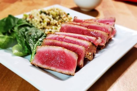 Tuna Seared, Tuna With Avocado, Tuna Marinade, Tuna Steak Recipes, Fresh Tuna, Tuna Avocado, Seared Tuna, Yellowfin Tuna, Lime Recipes