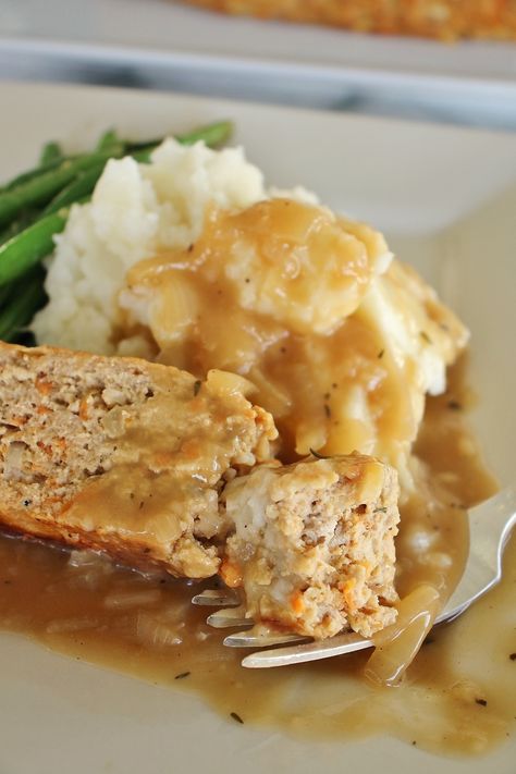 Turkey Meatloaf with Onion Gravy (Disney Copycat Recipe) Chicken Saag, Easy Turkey Meatloaf, Meatloaf With Gravy, Turkey Loaf, Ground Turkey Meatloaf, Turkey Gravy From Drippings, Chicken Meatloaf, Turkey Meatloaf Recipes, Spinach Curry