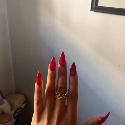 Red French Tip Nails Pointy, Red Acrylic Nails Pointy, Small Stelito Nails, Short Red Pointy Nails, Pointy Red Acrylic Nails, Red Sharp Almond Nails, Red Pointy Nails Design, Red Pointy Nails Stilettos, Red Nails Pointy