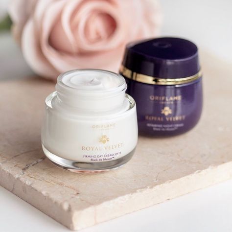 Oriflame Beauty Mar on Instagram: “Dúo Royal Velvet, rutina día y noche. - Crema de Día Reafirmante SPF15 / 37,00€. - Crema de Noche Reparadora 16,99€.” Oriflame Business, Skincare Lifestyle, Swedish Beauty, Night Face Cream, Oriflame Beauty Products, Hydrate Your Skin, Skin Care Packaging, Skincare Packaging, Iris Flower