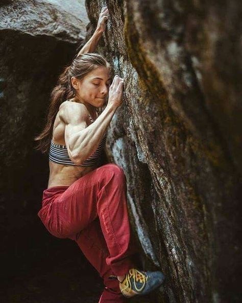 Alex Puccio, Rock Climbing Photography, Woman Climbing, Rock Climbing Women, Climbing Girl, Trening Sztuk Walki, Rock Climbing Gear, Rock Climbers, Human Poses