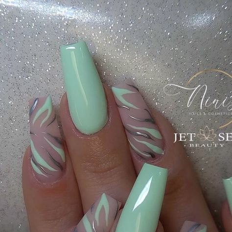 Teal Green Nail Designs, Cruise Nail Ideas Simple, Mint Green Nails With Design, Easy Summer Nail Ideas, Tip Acrylics, Nail Colors And Designs, Super Cute Nails, Sassy Nails, Green Nail Designs