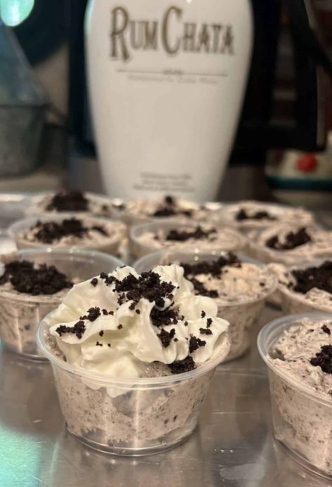 Cookies and Cream OREO Pudding Shots - Dine Dream Discover Oreo Pudding Shots, Chocolate Oreo Cheesecake Recipe, Cookies And Cream Pudding, Rumchata Pudding Shots, Pudding Shot Recipes, Oreo Brownies Recipe, Jello Pudding Shots, Oreo Cheesecake Bites, Oreo Cheesecake Recipes