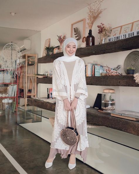 Meirani Amalia P. di Instagram "Lace outer by @oclo.official must have banget outer satu ini! Bisa dipake buat casual & formal look juga. Yuk samaaan 🐚✨" Outer Hijab, Outfit Outer, New Hijab, Lace Outer, Hijab Fashion Summer, Moslem Fashion, Formal Look, Hijab Look, Hijab Fashionista