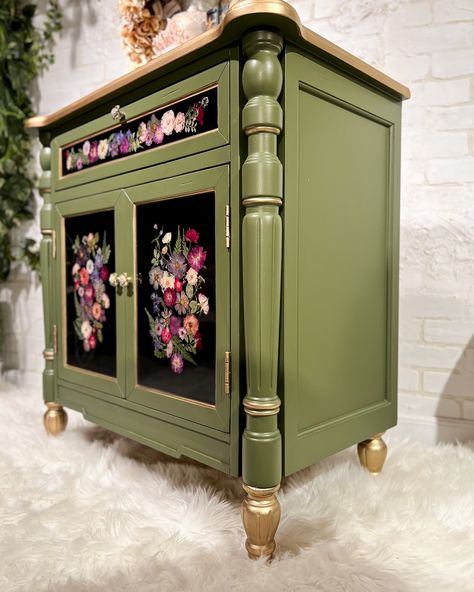 🌺🌸 Resin, flowers & furniture? Sure, why not?! 🌼🌺 Cabinet: I think it’s safe to call this piece a one of a kind creation. Pressed florals on a black backdrop flanked by vintage green and gold highlights. Solid black top surface. Delicate gold rhinestone floral knobs. Double door cabinet and wide drawer storage. Colorful, earthy and full of artistic cheer. 🌺$525 / 32h x 32w x 18d Decor details: Crazy Lace Agate XL Butterfly 🦋$115 / 10h x 8w White & Gold Vintage Teacup Candle w/Citrine c... Flowers Furniture, Pressed Florals, Teacup Candle, Whimsical Furniture, Artistic Furniture, Black Backdrop, Couch Decor, Diy Furniture Renovation, Decor Details