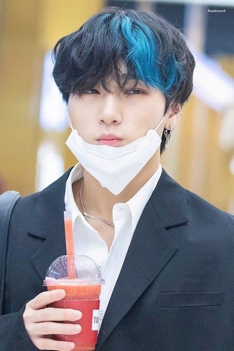 Hair Inspo Color Blue, Kpop Hair Color Ideas, Hair Color Men, Blue Hair Streaks, Kpop Hair Color, Boys Colored Hair, Blue Hair Highlights, Short Dyed Hair, Pop Hair