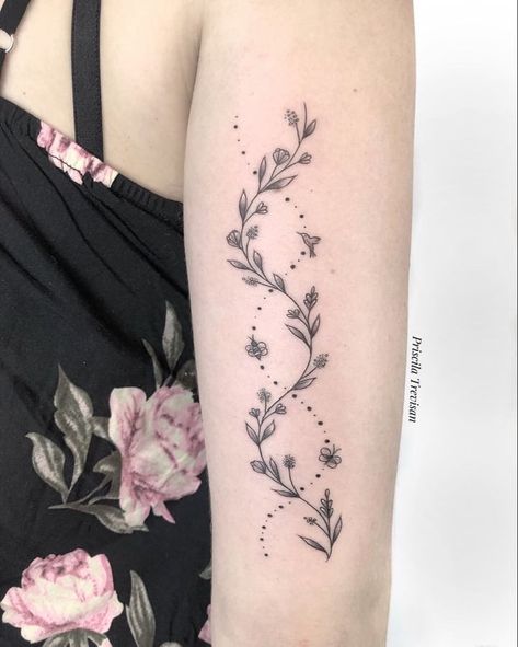 Small Science Tattoos, Biology Tattoo, Natur Tattoo Arm, Teacher Tattoos, Evolution Tattoo, Science Tattoo, Science Tattoos, Dna Tattoo, Girl Back Tattoos