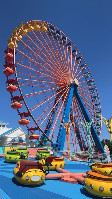 Cedar Point Ohio, Cedar Point Amusement Park, Theme Parks Rides, Flying Dutchman, Random Aesthetics, Cedar Point, Amusement Parks, Main Attraction, White Noise