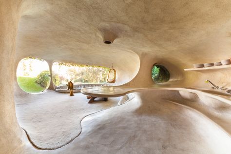 Gallery of Organic House / Javier Senosiain - 1 Organic House Design, Case Sotterranee, Architecture Cool, Casa Hobbit, Organic House, Underground Homes, Modern Mexican, Cob House, Hobbit House