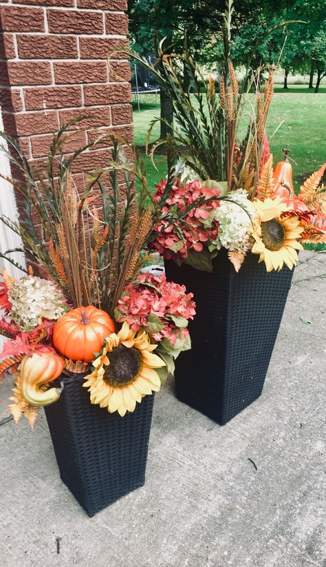 Fake Fall Flower Arrangements Diy Outdoor, Fake Fall Planter Ideas, Outdoor Fall Flower Pot Ideas, Fall Flower Arrangements Outdoor, Fall Porch Decor With Crates, Fall Urn, Fall Flower Pots, Fall Pots, Autumn Porch