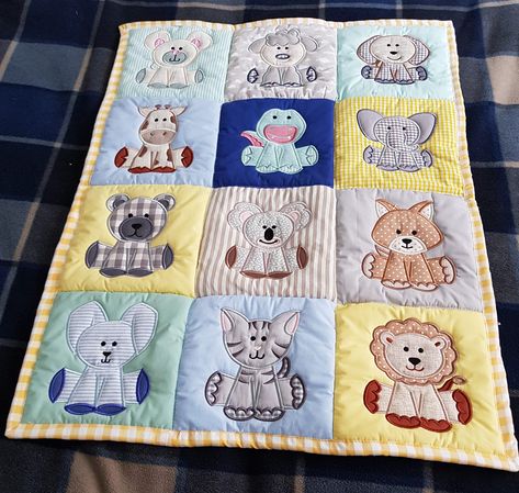 Baby Quilts Easy, Quilts Designs, Best Embroidery Machine, Designs By Juju, Machine Embroidery Quilts, Embroidery Store, Baby Blessing, Quilt Projects, Machine Applique