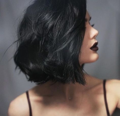 sariitaboniita Fete Emo, Neutral Blonde, Woman Aesthetic, Jet Black Hair, Linda Hallberg, Wavy Bob Hairstyles, Hair Aesthetic, Shoulder Length Hair Cuts, Short Black Hairstyles