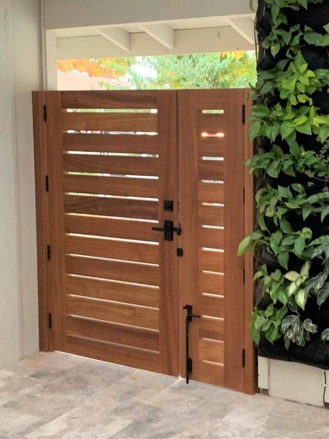 Contemporary Gates, Wood Fence Gates, Tor Design, Wooden Garden Gate, Backyard Gates, Side Gate, Fence Gates, Fence Gate Design, Outdoor Gate