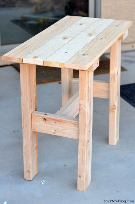 DIY Porch Table | anightowlblog.com Diy Porch Table, Outdoor Wood Projects, Porch Table, Wood Table Diy, Diy Porch, Woodworking Projects That Sell, Outdoor Wood, Woodworking Furniture, Easy Woodworking Projects