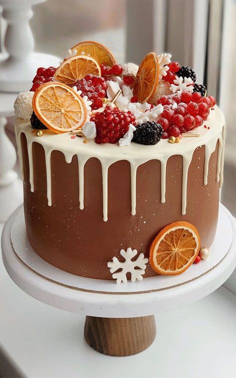 Winter Cake Ideas, Christmas Themed Cake, Christmas Cake Designs, Chocolate Biscuits, Xmas Cake, Winter Cake, Beautiful Chocolate, Just Cakes, Special Cake