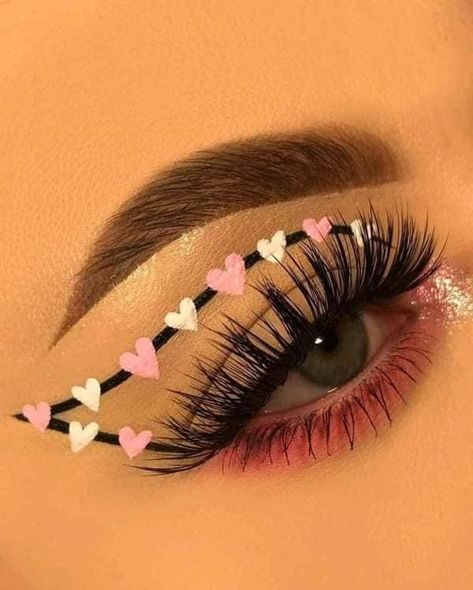 Yungblud Makeup Inspired, Checkered Eye Makeup, Simple Creative Eye Makeup, Cute Eyeliner Looks, Graphic Eyeliner Ideas, Eyeliner Ideas, Evening Eye Makeup, Eye Makeup Images, Cute Eye Makeup