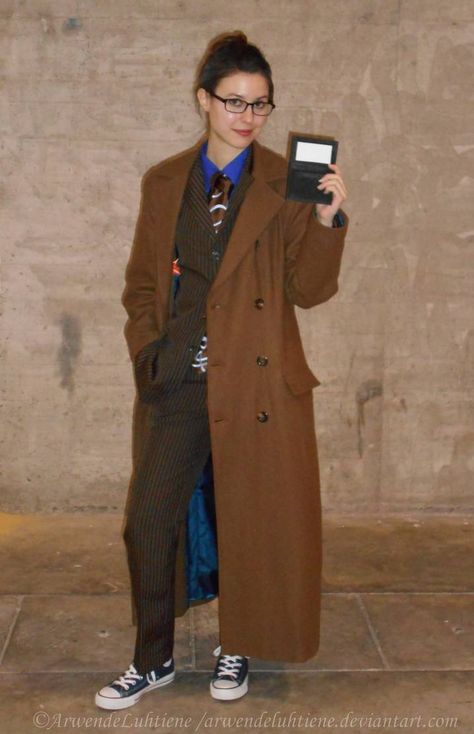 Tenth Doctor cosplay IV by ArwendeLuhtiene on DeviantArt 10th Doctor Cosplay, Doctor Who Halloween Costumes, Dr Who Costume, Doctor Halloween Costume, Doctor Who Outfits, Comicon Cosplay, Doctor Who Costumes, Doctor Who Cosplay, Doctor Costume