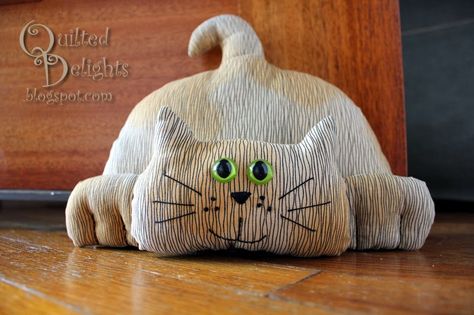 Quilted Delights: Don't let the Door Stop You Blog Hop Doorstop Pattern Free, Door Stopper Diy, Diy Doorstop, Animal Doorstop, Owl Doorstop, Doorstop Pattern, Cat Doorstop, Fabric Door Stop, Stuffed Cat