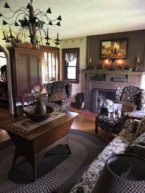 The Village Country Store Small Primitive Living Room, Primitive Colonial Living Room, Country Primitive Living Room, American Colonial Decor, Vintage Parlor, Colonial Primitive Decor, Colonial Living Room, Colonial Dining Room, Keeping Rooms