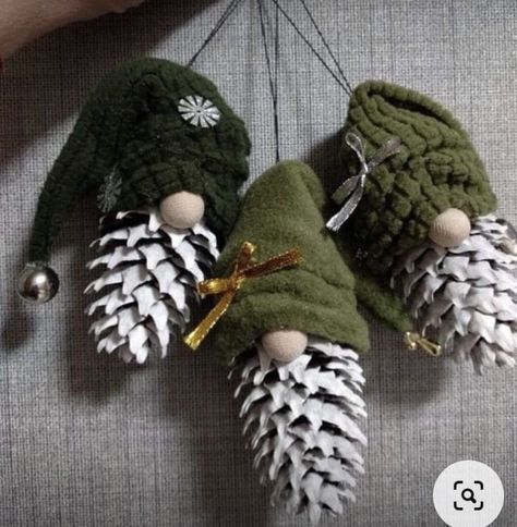 Xmas Projects, Pinecone Crafts Christmas, Pinecone Crafts, Pine Cone Art, Handmade Christmas Crafts, Christmas Events, Gnome Ornaments, Pine Cone Crafts, Christmas Things