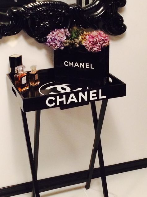 Chanel Table Chanel Bag Perfume Chanel Bedroom Ideas, Chanel Bedroom, Chanel Room, Makeup Vanities, Chanel Decor, Chanel Party, Glamour Decor, Glam Room, Glam Decor