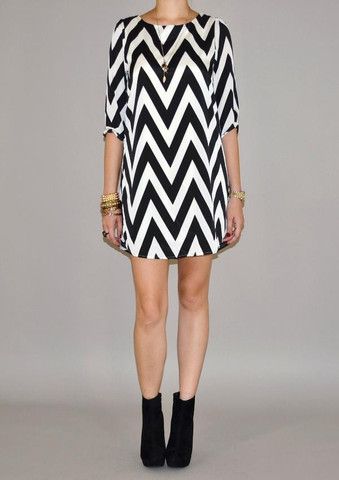 Amazing ZIGZAG PRINT DRESS!!! Love! Add a little yellow clutch...we're in business darling Adorable Dresses, Graduation Dresses, Chevron Dress, Green Scarf, Black Chevron, Blue Door, Trendy Dresses, Dress With Bow, Passion For Fashion