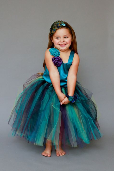 tooo cute Tool Dresses, Peacock Wedding Ideas, Peacock Wedding Flowers, Peacock Tutu, Peacock Flower, Flower Girl Outfit, Peacock Wedding Theme, Peacock Theme, Flower Girl Dresses Tutu