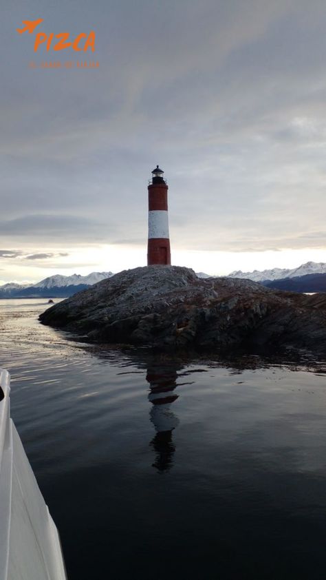 Desde los picos nevados hasta los paisajes costeros, Ushuaia tiene todo para ofrecer a los amantes de la naturaleza y la aventura. ¿Listo para explorar el extremo sur de Argentina? 🇦🇷✨ #Ushuaia #TierraDelFuego #Naturaleza #PizcaTurismo Hiking Patagonia, Vision 2024, Bedroom Wall Collage, Ushuaia, Safe Place, Life Goals, Wall Collage, The Locals, Backpacking