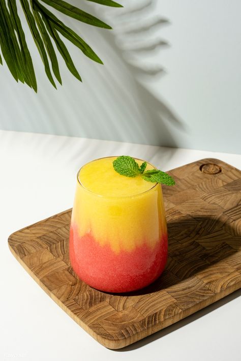 Mango Smoothie Photography, Mango Shake Photography, Mango Juice Photography, Smoothie Product Photography, Fresh Juice Photography, Shakes Photography, Juice Photography Ideas, Smoothie Photoshoot, Milkshake Photoshoot