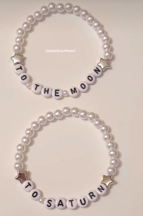 Best Friend Taylor Swift Bracelets, Best Friend Bead Bracelet Ideas, Moon And Saturn Bracelet, Taylor Swift Best Friend Bracelet, Taylor Swift Bracelets Matching, Bracelet Ideas Best Friends, Taylor Swift Phone Charm, Friend Ship Bracelets Ideas, Best Friend Bracelet Ideas