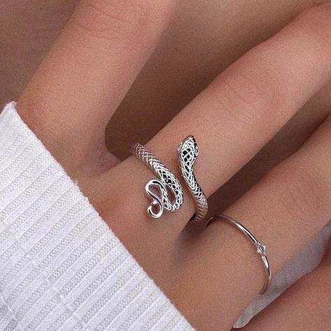 Silver Snake Ring, Snake Ring Silver, Silver Rings Simple, Present Christmas, Silver Jewelry Design, Jewelry Accessories Ideas, Snake Ring, Jewelry Lookbook, Minimalist Ring