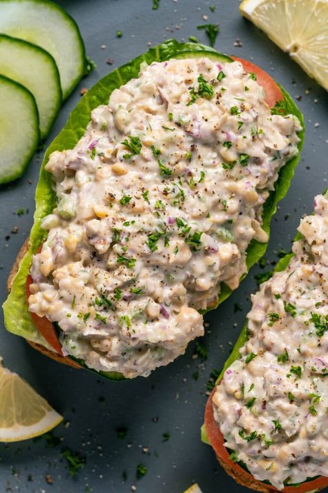 This vegan chicken salad is quick and easy to make and tastes amazing! It makes the perfect filling for a homemade vegan chicken salad sandwich or wrap and it's always a favorite at picnics and barbecues. | lovingitvegan.com Chicken Sandwich Spread, Vegan Chicken Salad, Vegan Sandwiches, Vegan Chicken, Vegetarian Burger, Chicken Salad Recipe, Vegan Salad Recipes, Sandwich Spread, Chicken Salad Sandwich