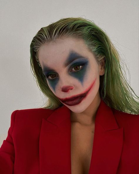 Halloween Characters Makeup, Cartoon Character Makeup Looks, Superhero Makeup Easy, Movie Makeup Looks, Halloween Makeup Looks Joker, Halloween Joker Women, Duo Halloween Costumes College, Halloween Character Makeup, Halloween Makeup Joker