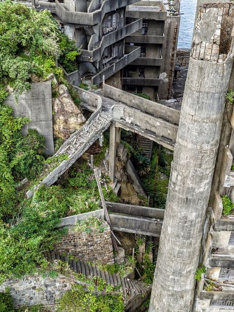 Hashima Island, Apocalypse Landscape, Apocalypse Aesthetic, Post Apocalyptic Art, Brutalism Architecture, Nostalgia Core, Bg Design, Abandoned Buildings, Brutalism