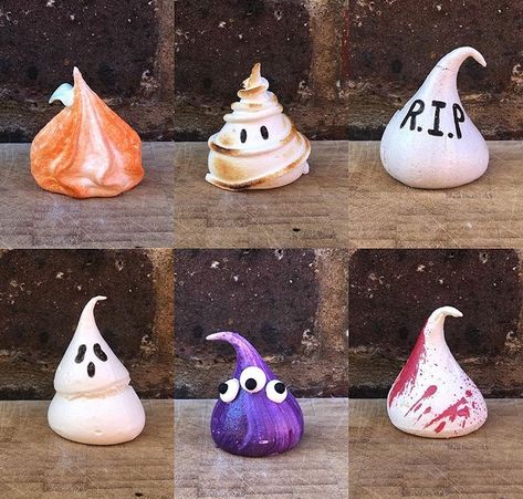 Halloween Meringue Cookies, Halloween Meringues, Halloween Meringue, Meringue Girls, Fall Snack Mixes, Halloween Kiss, Halloween Food Dinner, Halloween Soap, Halloween Cookies Decorated