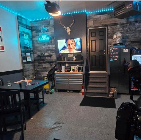 Home Mechanic Shop, Multi Purpose Garage Ideas, Dream Garage Man Cave, Garage Mancave Ideas, Garage Chill Space, Garage Entertaining Space, Garage Makeover On A Budget, Man Cave Ideas Garage, Garage Bloxburg