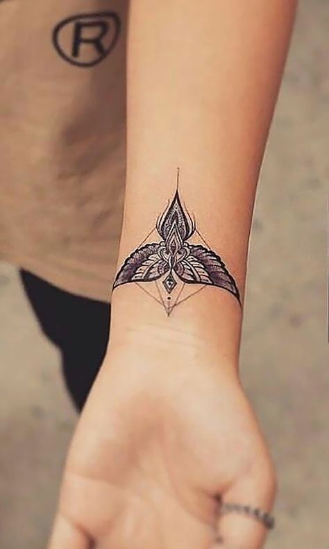 27 Spiritual Tattoo Ideas for Women - Mom's Got the Stuff Tattoo Diy, Ring Finger Tattoos, Tattoos Geometric, Forearm Tattoo Women, Small Wrist Tattoos, Tattoo Girls, Wrist Tattoos For Women, Spiritual Tattoos, Mandala Tattoo Design