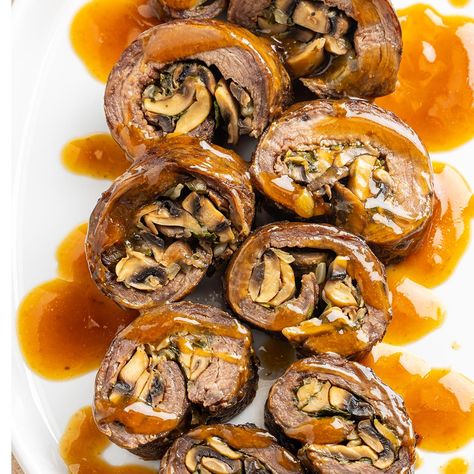 Mushroom-Stuffed Flank Steak Roll Christmas Buffet Ideas, Best Flank Steak, Flank Steak Rolls, Healthy Christmas Dinner, Stuffed Flank Steak, Meaty Meals, Steak Rolls, Easy Christmas Dinner, Mushroom Stuffed