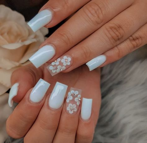 3d Nail Designs Acrylics Short, Cute White Nail Ideas Short, 3d Flower Nails Coffin Short, Short Quince Nails White, Short French Tip Acrylic Nails With 3d Flowers, White Acrylic Flower Nails, White Acrylic Nails With 3d Flowers, Short Nails With 3d Flowers, Short Acrylic Nails 3d Flowers