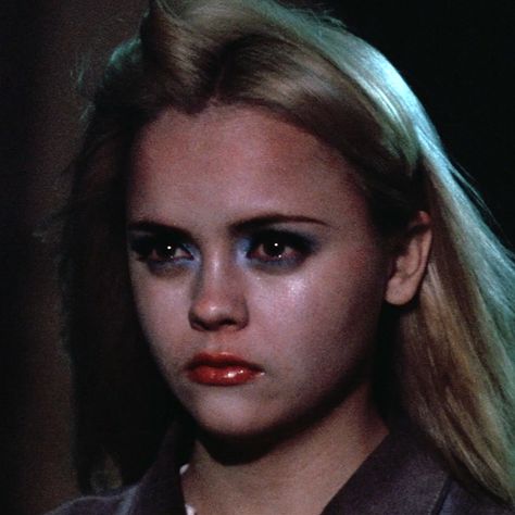 Christina Ricci - Layla Layla Buffalo 66, Buffalo 66, I Fall To Pieces, Halloween Movie Night, Great Escape, Christina Ricci, Janis Joplin, Blogger Girl, Scary Movies