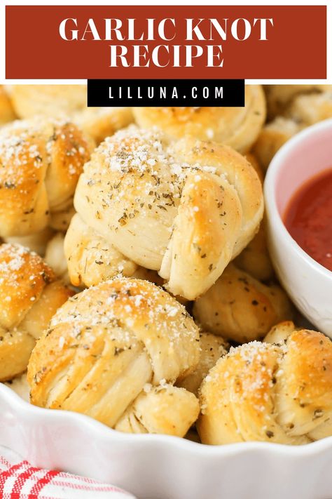 Buttery-soft homemade garlic knots whip up in under 20 minutes and make a perfect side for pizza, pasta, or salads! #garlicknots #bread #appetizer #sidedish Homemade Garlic Knots, Garlic Bread Pizza, Zucchini Bread Healthy, Garlic Knots Recipe, Olive Oil Bread, Garlic Knots, Savory Herb, Dinner Rolls Recipe, Bread Pizza