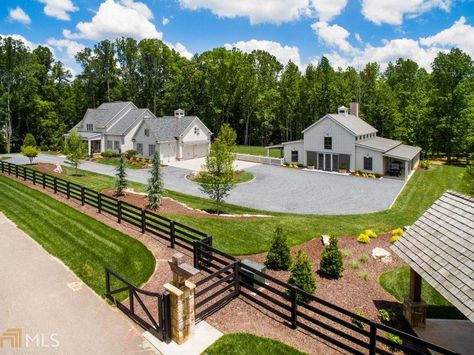 Small Farms Homesteads, House And Barn Property Layout, Homes With Land, Estate Grounds, Family Compound, Driveway Ideas, Family Ranch, Farm Layout, Barn Style House Plans