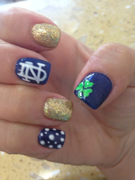 Notre dame nails #collegefootball #supportingboyfriendsteam Notre Dame Nails Designs, Notre Dame Football Nails, Notre Dame Nails, Notre Dame Football Outfit, Irish Nail Designs, Notre Dame Colors, Notre Dame Tailgate, Notre Dame Gifts, Irish Nails