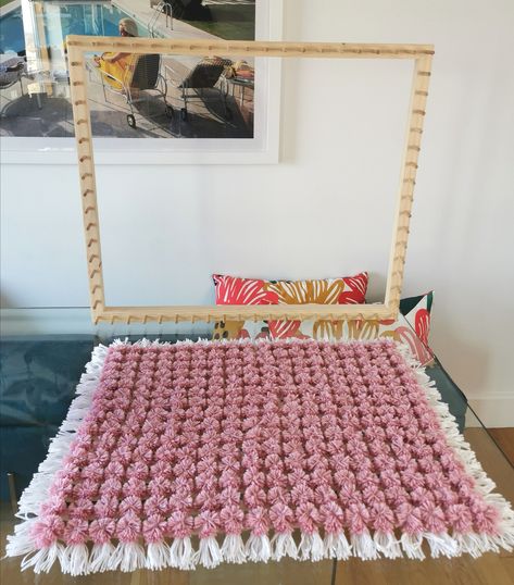 How to make a Pom Pom Blanket using a loom frame. Frame from Looming Mad Crafts on Etsy: www.etsy.com/uk/shop/LoomingMadCrafts #pompom #loom #pompomloom #pompomblanket #diyblanket #tutorial #crafts #diycrafts #easycrafts #beginnercrafts Diy Pom Pom Blanket Loom, Pompom Rugs How To Make A, Pompom Blanket Frame, Loom Board Pom Pom Blanket, Pompom Blanket Loom, Loom Pom Pom Blanket, Pom Pom Baby Blanket Tutorial, Pom Pom Blankets Tutorial, Weaving Baby Blanket Loom