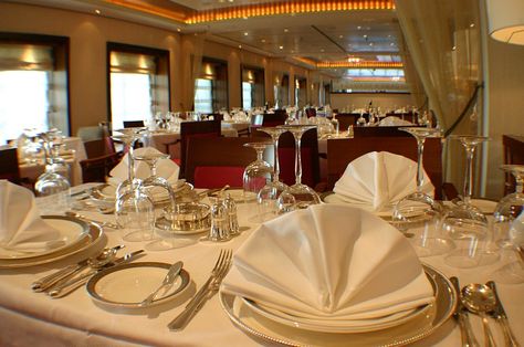 Top 10 Rules for Fine Dining Fine Dining Table Setting, Table Manner, Formal Dinner Setting, Formal Dining Room Table, Restaurant Table Setting, Table Etiquette, Dinner Restaurant, Fancy Table, Dining Etiquette