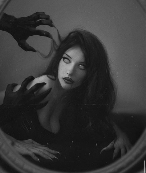 Romantic Goth Aesthetic, Gothic Photography, Dark Beauty Photography, Arte Van Gogh, Gothic Fantasy Art, Dark Feminine Aesthetic, Gothic Aesthetic, Beautiful Dark Art, Witch Aesthetic