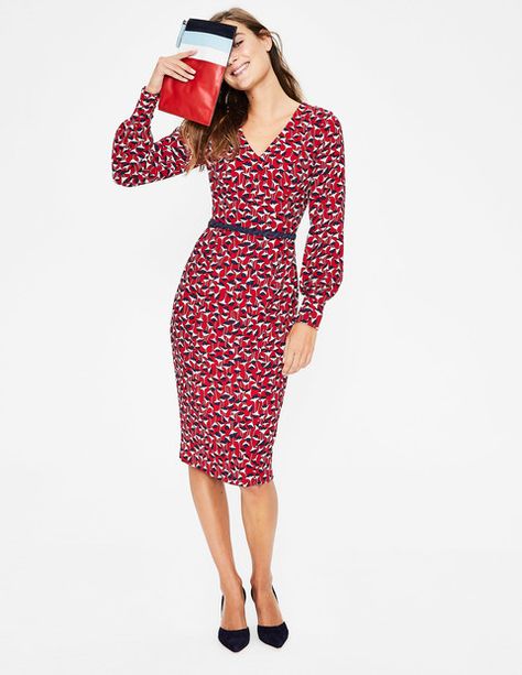 This dress is an expert at making an impression. Its pièce de résistance may be the blouson sleeves but it also has a subtle V-neck, buttoned cuffs, panelled pencil skirt and fitted bodice to balance them out. Swap your courts for killer heels and wear this piece to parties as well as work. Frock Style, Flower Women, Crocus Flower, Office Wear Women, Red Bodycon, Red Bodycon Dress, Boden Dresses, Dresses Elegant, Flattering Dresses