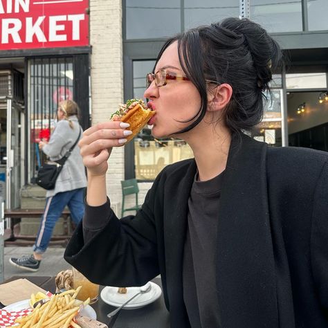 a bunch of kisses from me to u | Instagram Sydney Lynn Carlson, Long Natural Curly Hair, Sydney Carlson, So Far So Good, Romantic Dinner Recipes, Lobster Roll, My Year, Movie Character, Casual Dinner Outfit