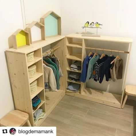 Montessori Clothes Rack, Montessori Toddler Bedroom, Wardrobe Shutter Design, Montessori Wardrobe, Montessori Toddler Rooms, Childs Wardrobe, Montessori Bedroom, Montessori Room, Baby Room Furniture